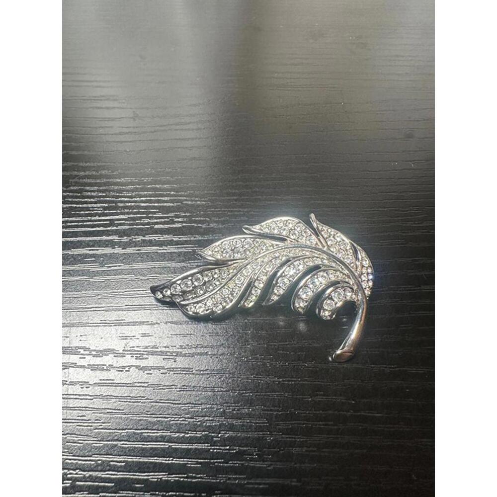 Sparkly Rhinestone Leaf Brooch – Silver Tone Pin, Elegant Accessory - Picture 1 of 2